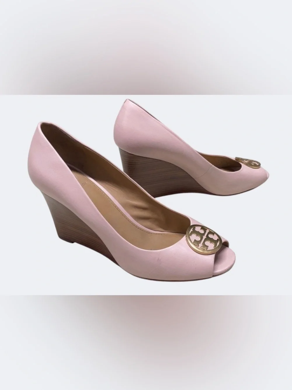 Tory Burch Benton Wedge Sandals Seashell Pink Peep Toe Gold Medallion Women 8.5